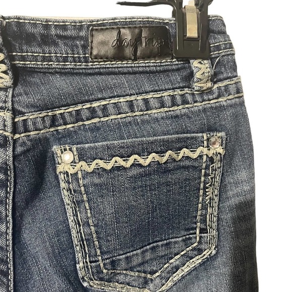Daytrip Leo Bootcut Jeans w/White Stitch Detail & Slight Bling - Picture 8 of 9